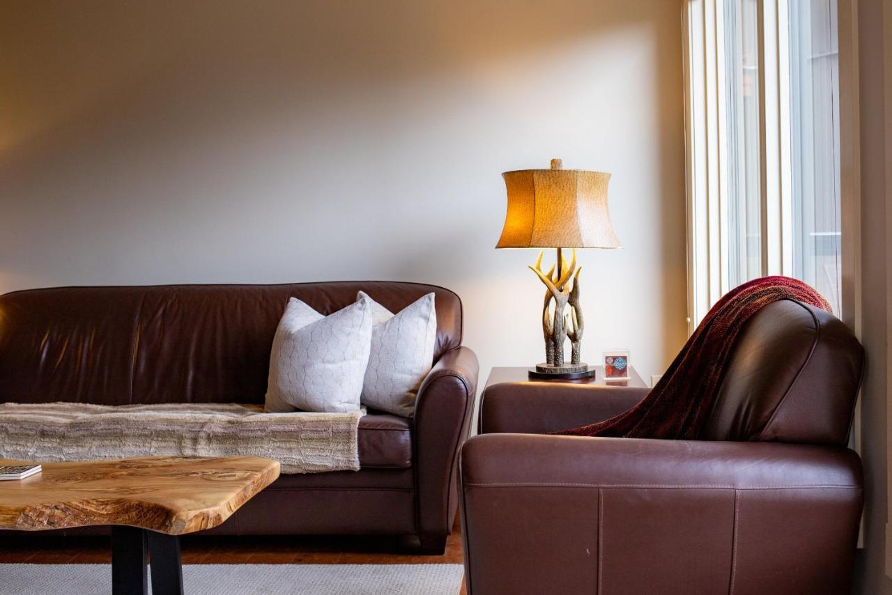 Misty Mountain- Premium 2 Bedroom Mountain View Canmore Luaran gambar