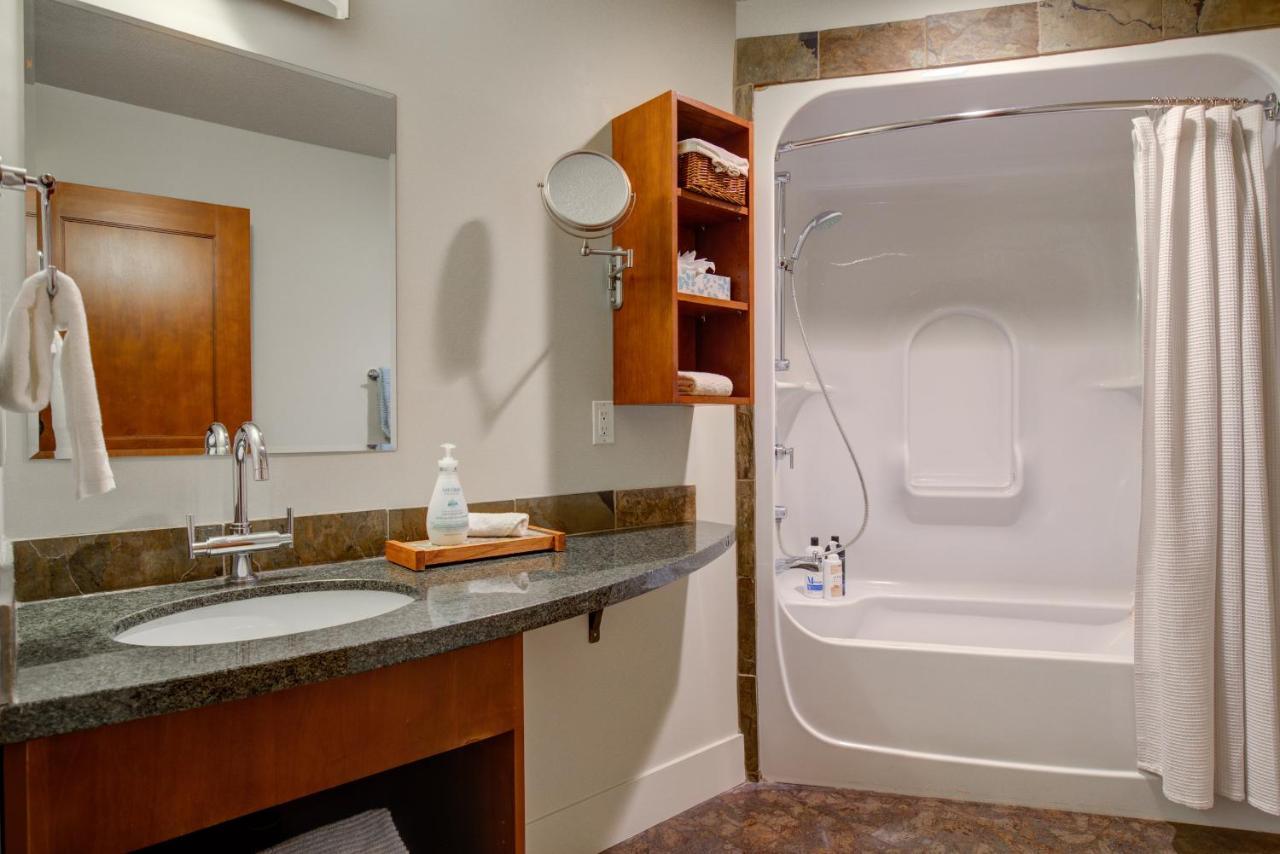 Misty Mountain- Premium 2 Bedroom Mountain View Canmore Luaran gambar