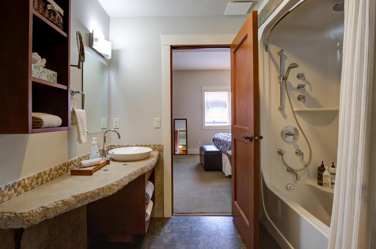 Misty Mountain- Premium 2 Bedroom Mountain View Canmore Luaran gambar
