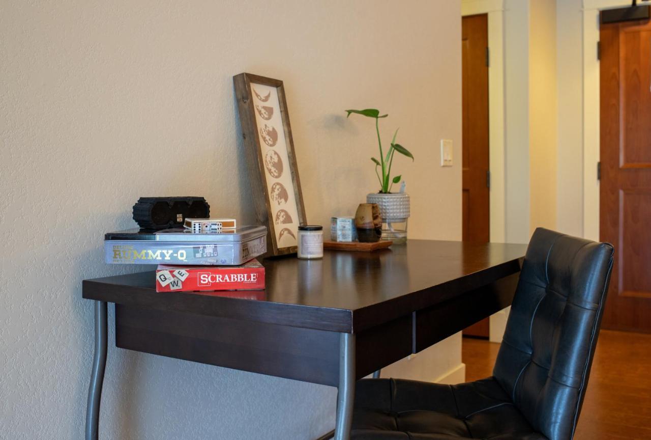 Misty Mountain- Premium 2 Bedroom Mountain View Canmore Luaran gambar